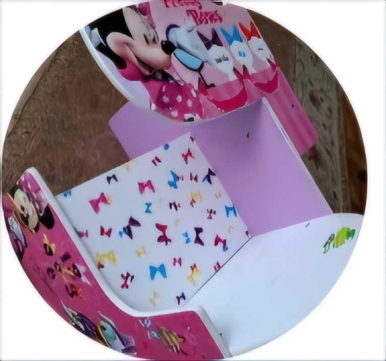 Stolik/biurko dziecięce z Myszką Minnie