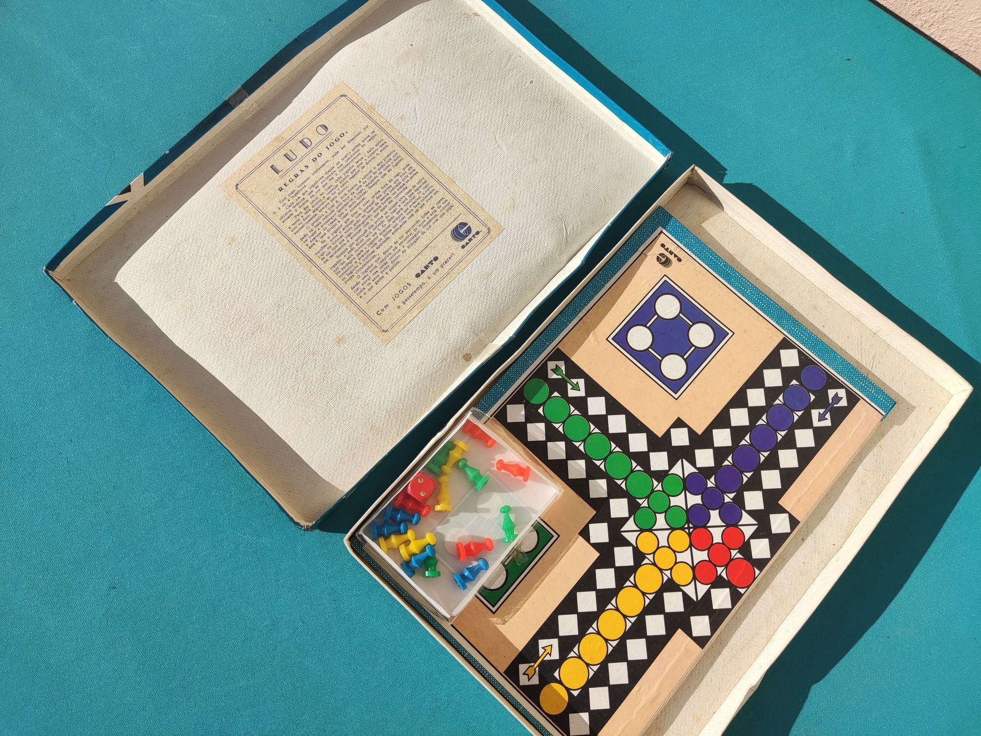 Jogo de tabuleiro antigo "LUDO" Karto, vintage