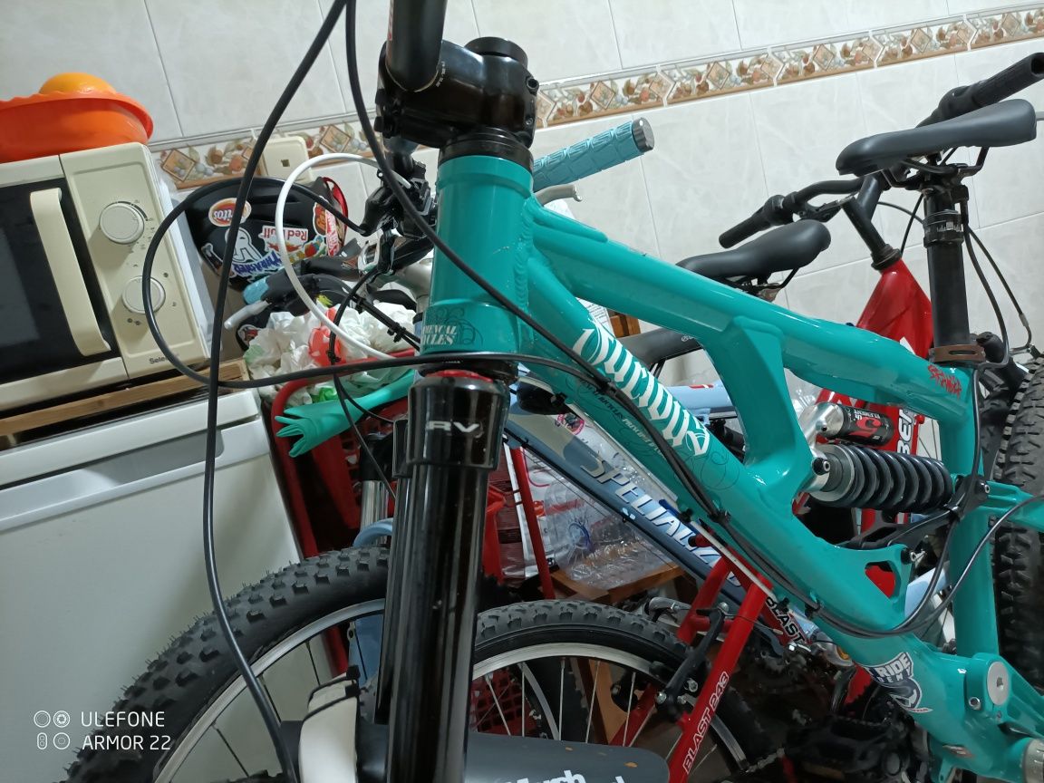 Vendo bicicleta de enduro roda 26