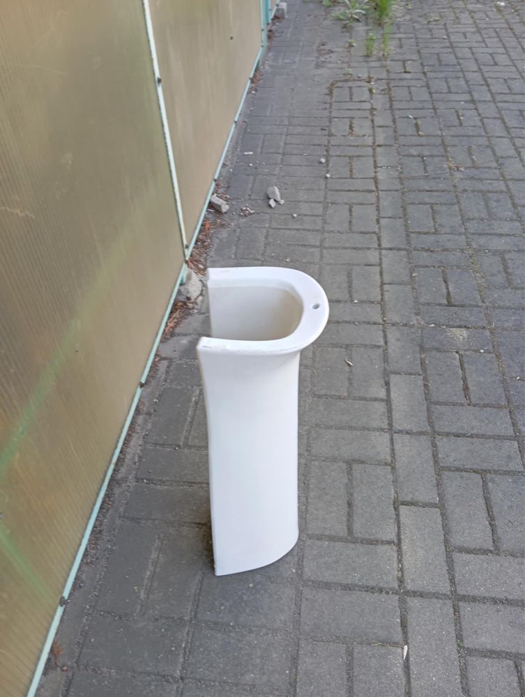 Noga pod umywalke