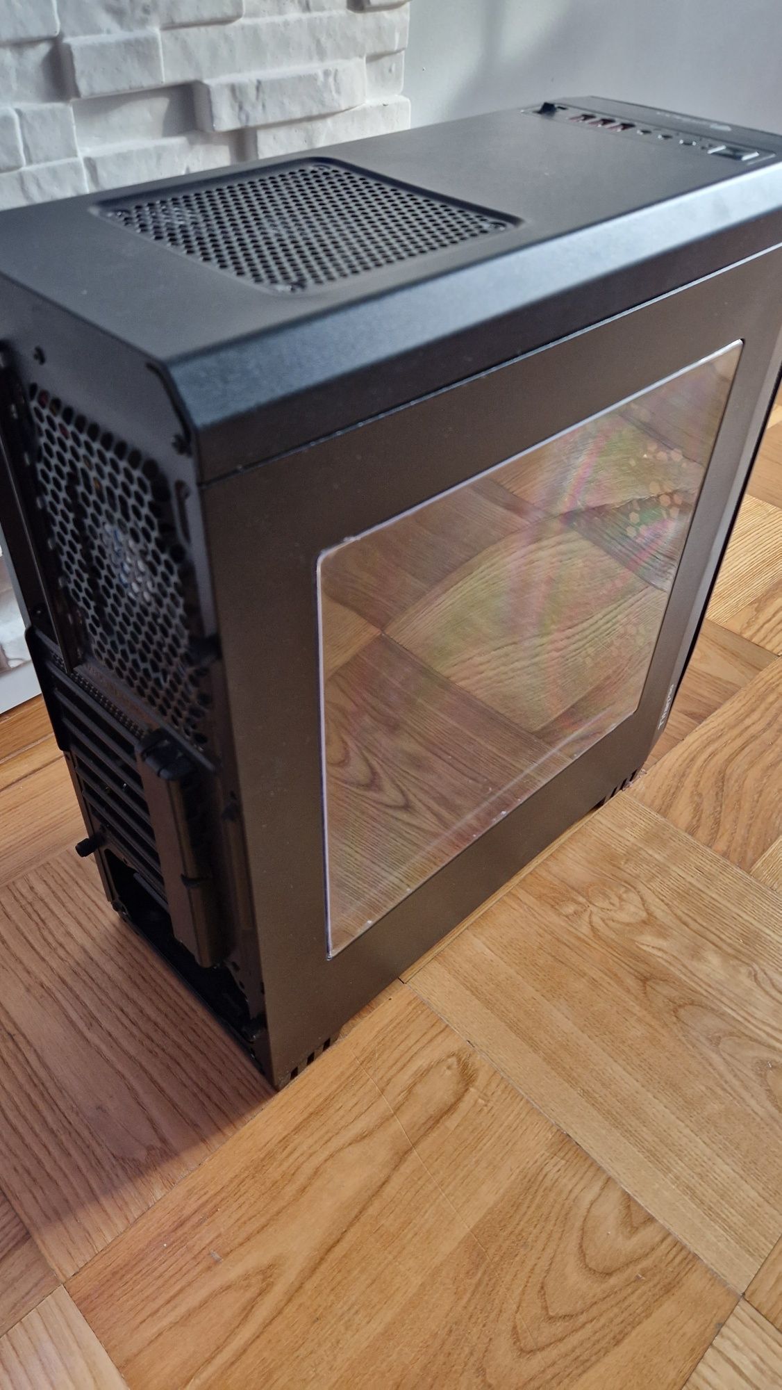 Obudowa Genesis Titan 750