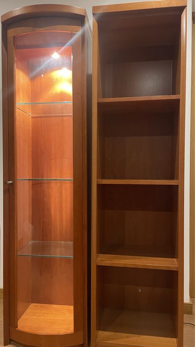 Conjunto de vitrine + estante em cerejeira