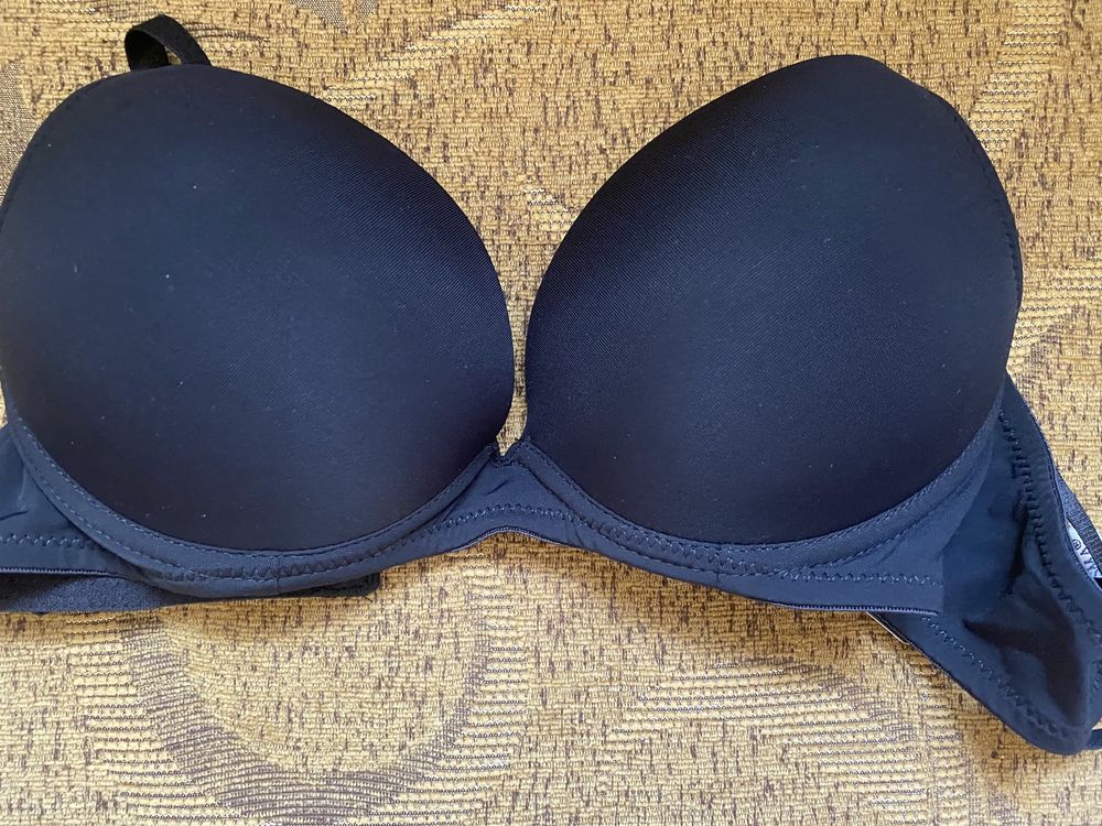 Nowy czarny biustonosz push up 70C