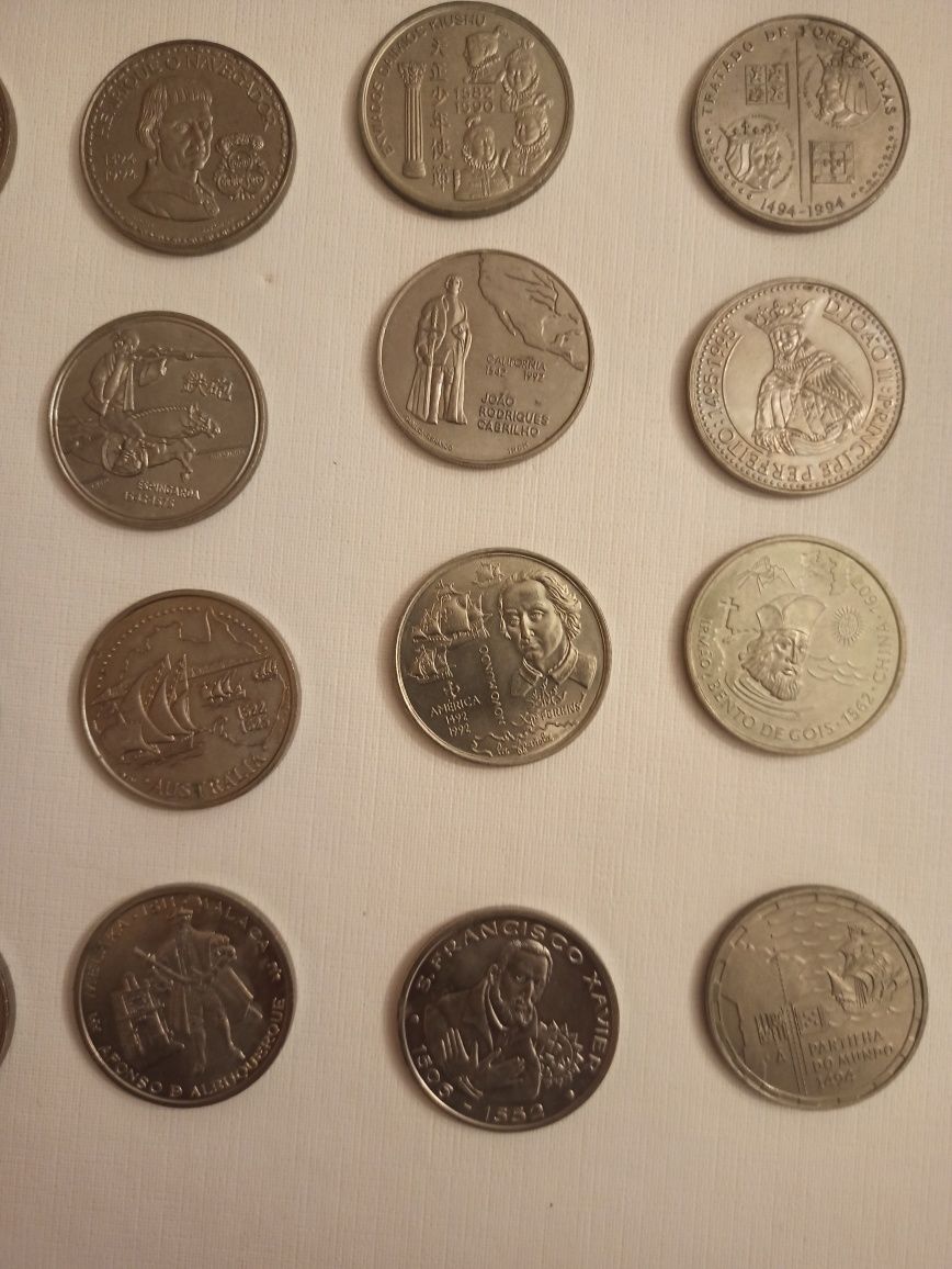 Moedas de 100 e 200 escudos