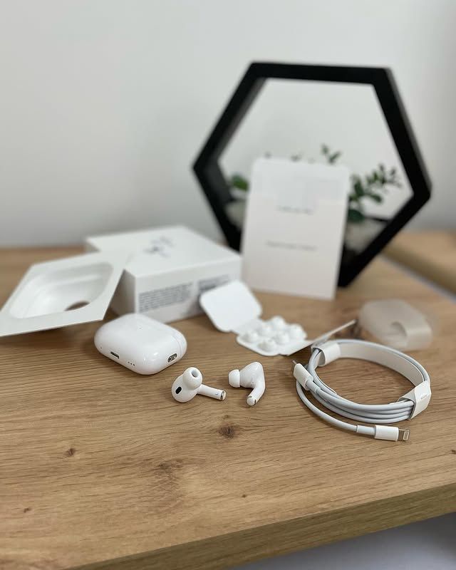 Стильні бездротові навушники AirPods Pro 2 + чохол в подарунок