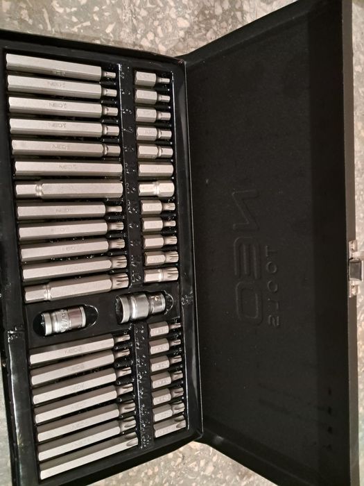 Zestaw 40 końcówek wkrętakowych (imbus, torx, spline), firmy NEO.
