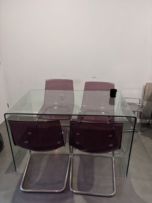 Mesa de jantar de vidro c/ 4 cadeiras