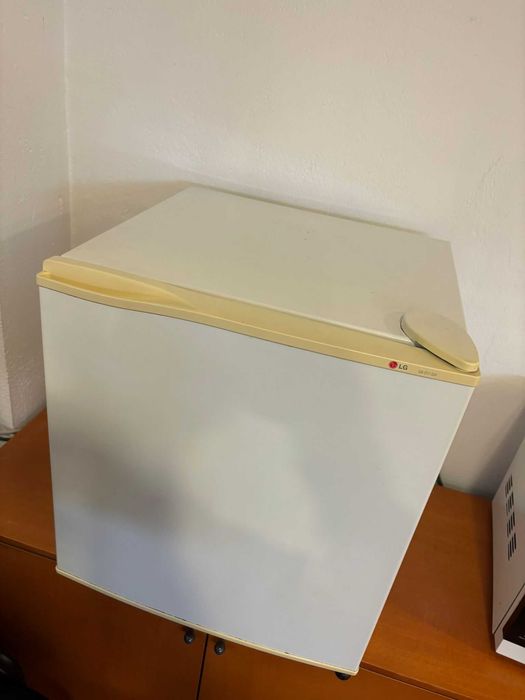 Mini Frigorífico LG – Ideal para Escritório, Quarto ou Estúdio