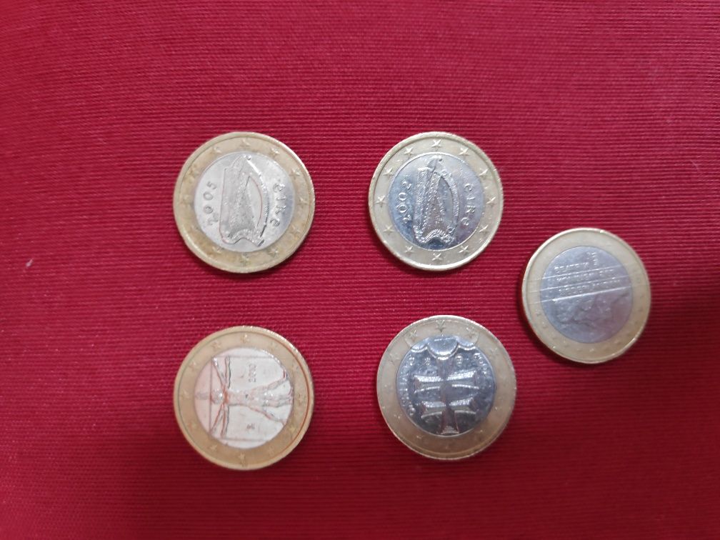 Moedas de escudos.