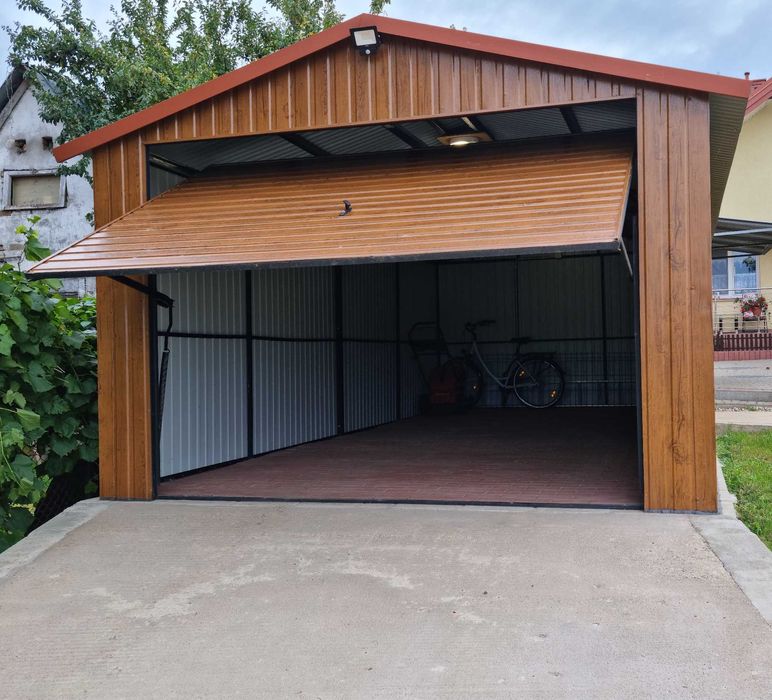 Garaż w Kolorze Antracyt z Białą Obróbką Blacharską