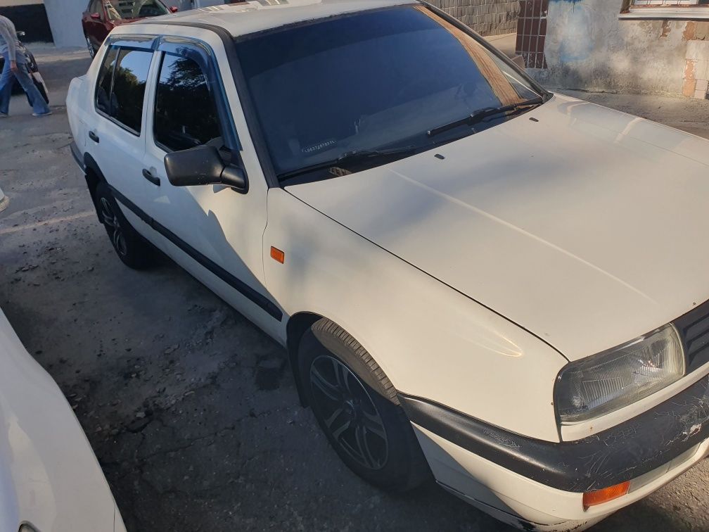 Продам volkswagen Vento 1.8 1993г.