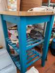 Carrinho de cozinha pintado de azul
