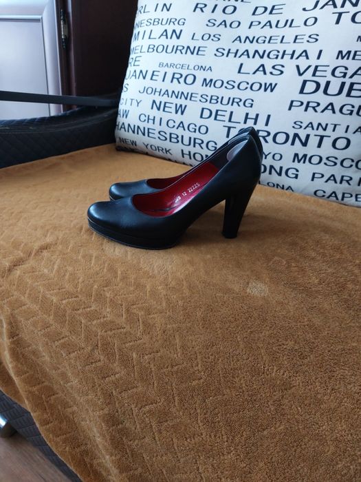 Czółenka skórzane Eska