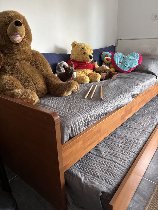 Cama dupla com colchão