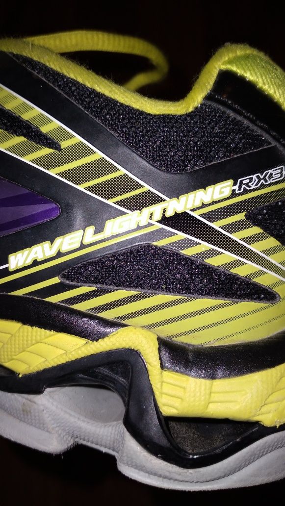 Buty  sportowe  młodzieżowe Mizuno wave  rozmiar 38