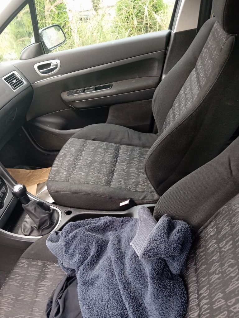 Peugeot 307 srebrny