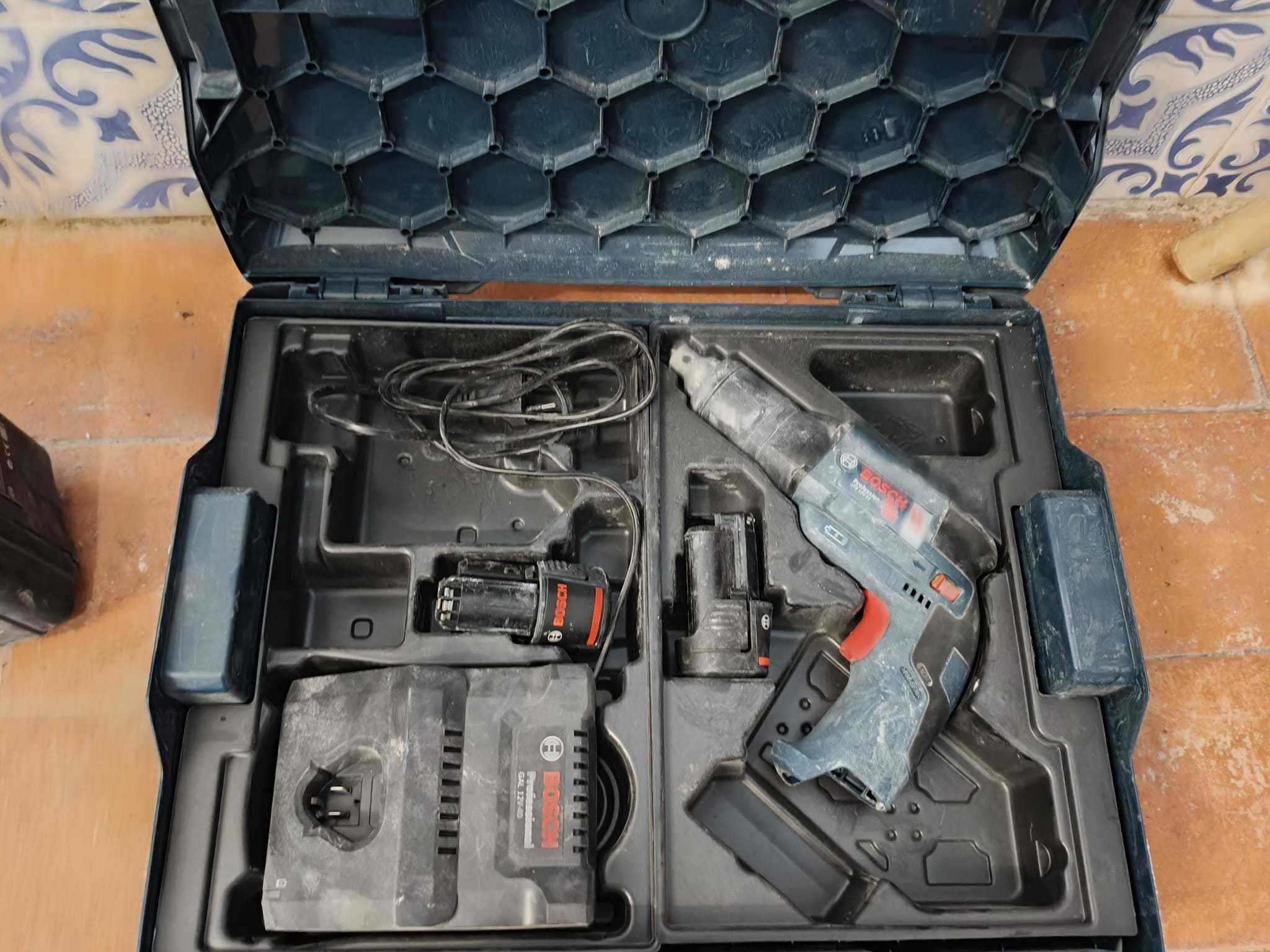 Aparafusadora Bosch Pladur GTB 12V-11 + 2 Baterias + Carregador 12V-40