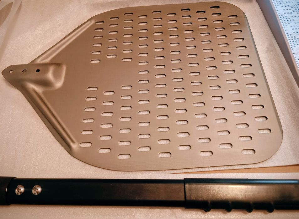 Zestaw łopat do pizzy (perforowana anodowania 30cm + operacyjna 25cm)