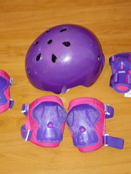 Vendo capacete e utensílios de proteção desportivo