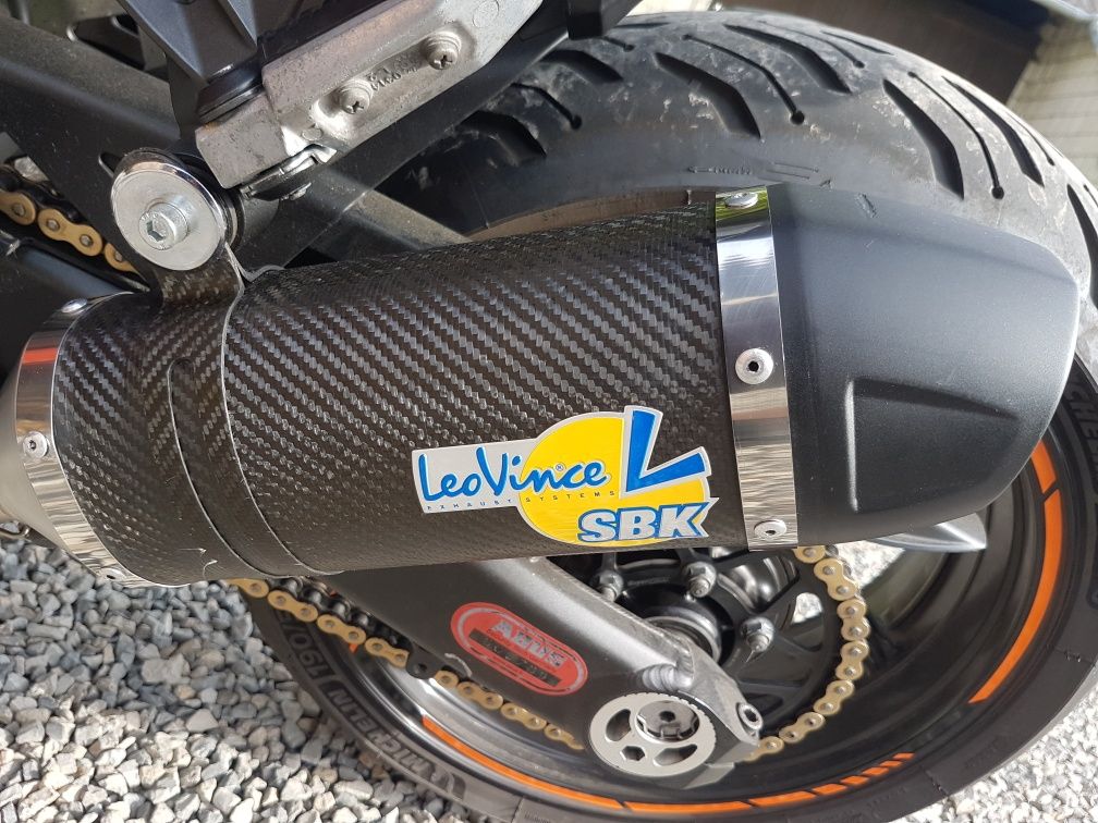 Kawasaki z 1000 sx tłumiki leovince.