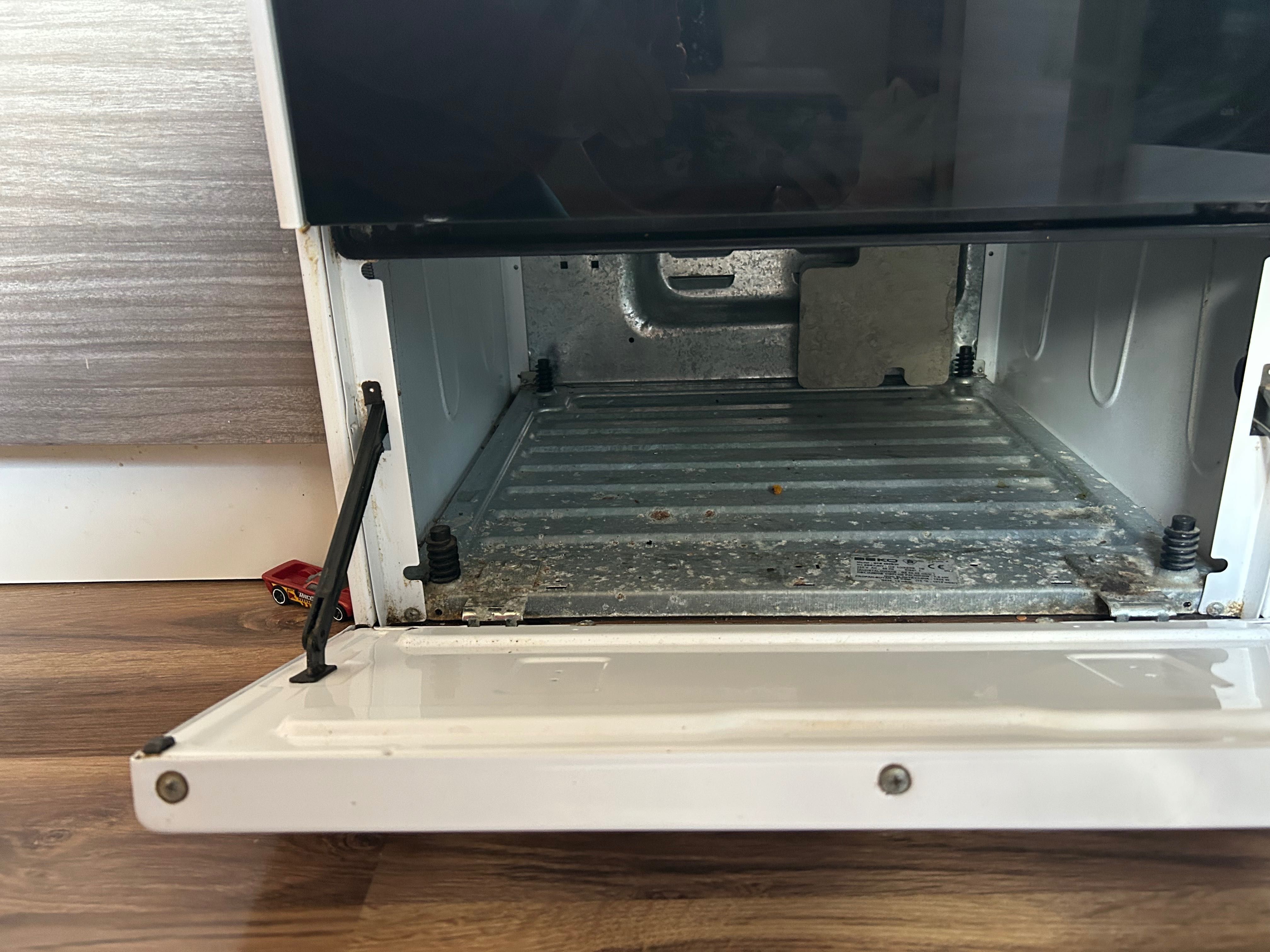 Sprzedam kuchenkę BEKO – gazowo-elektryczną