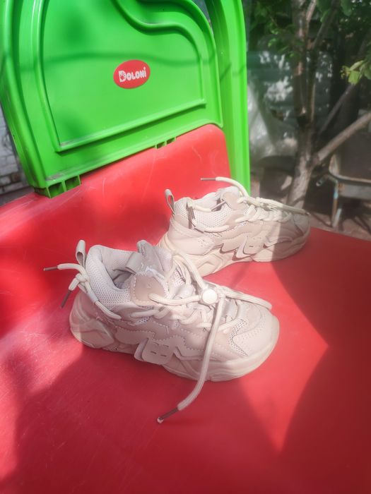 Продам кросівки 27 р