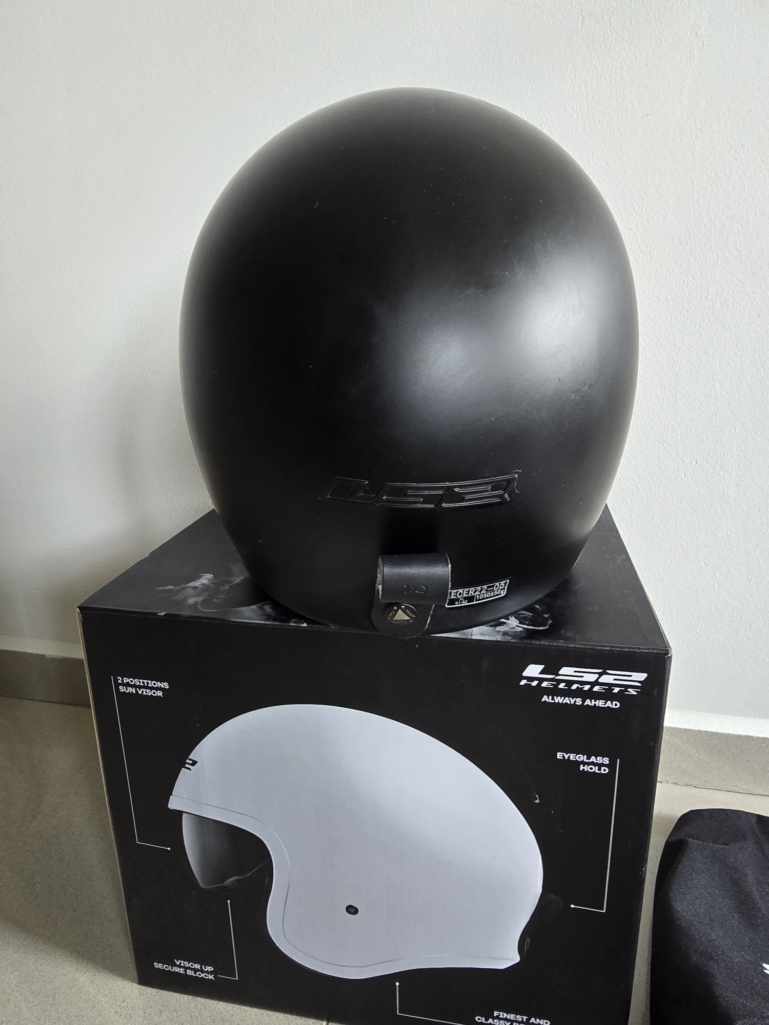 Kask motocyklowy LS2 Helmets Matt Black z blendą rozmiar XL