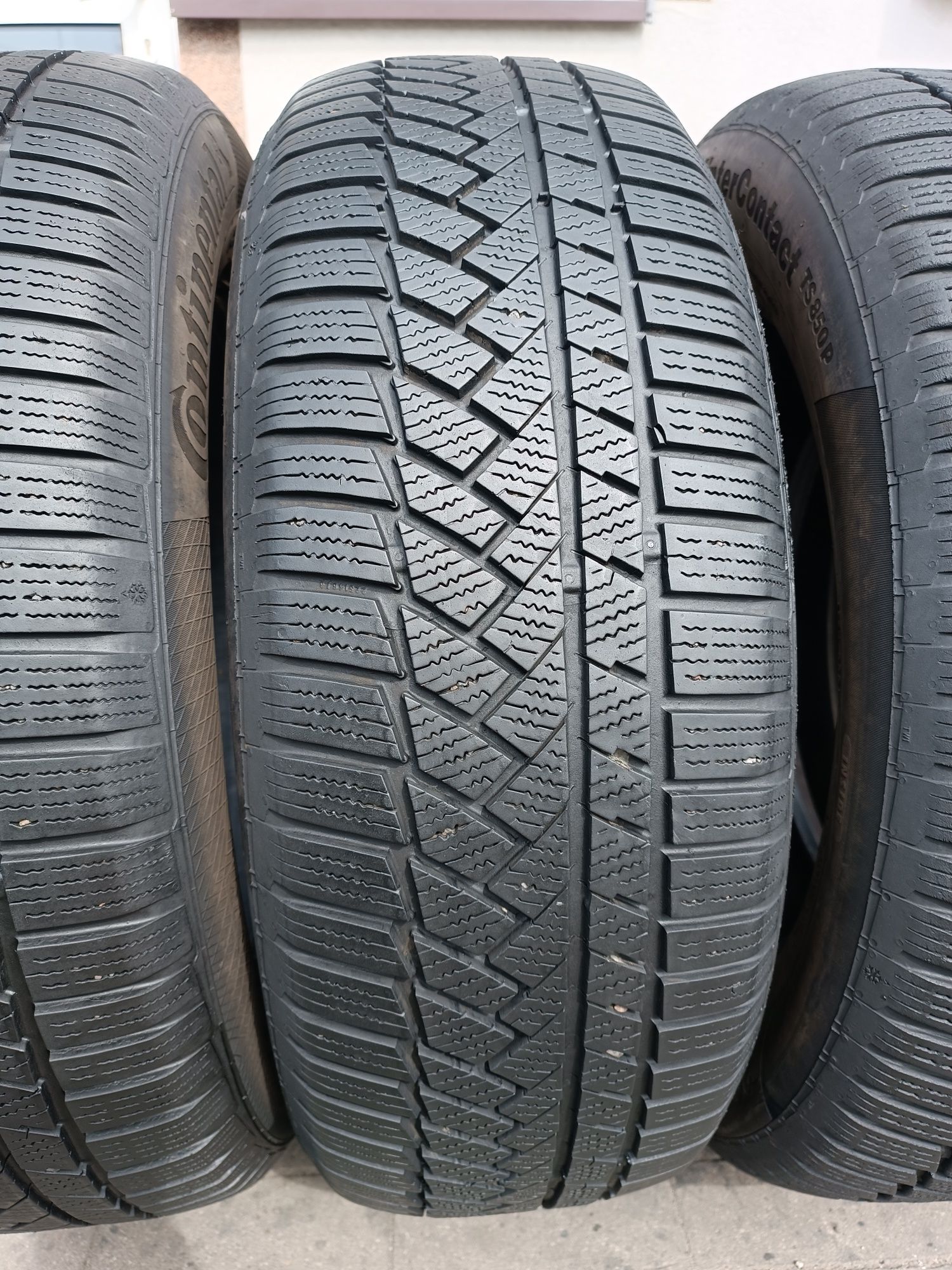 235/60R18 Continental Winter Contract TS 850 P