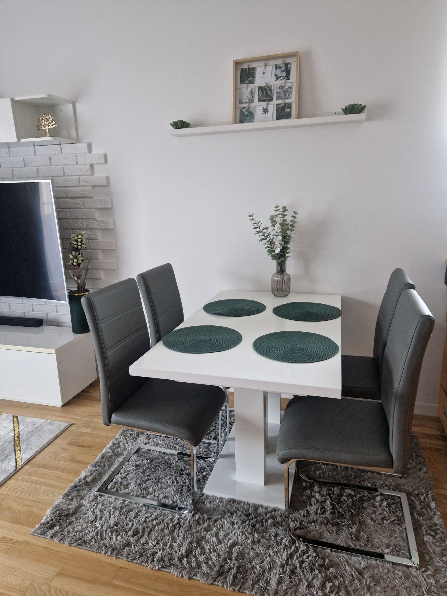 Stół rozkładany biały połysk + 4 krzesła