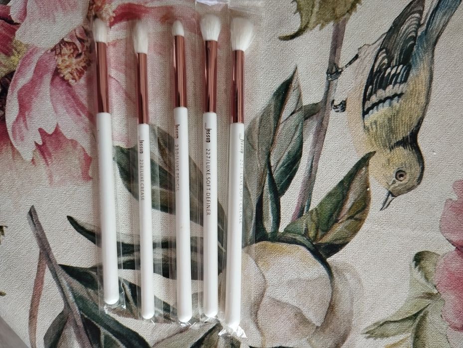 Набір пензлів для макіяжу очей.