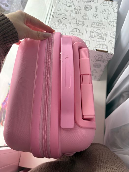 Продам маленьку валізу DARIN