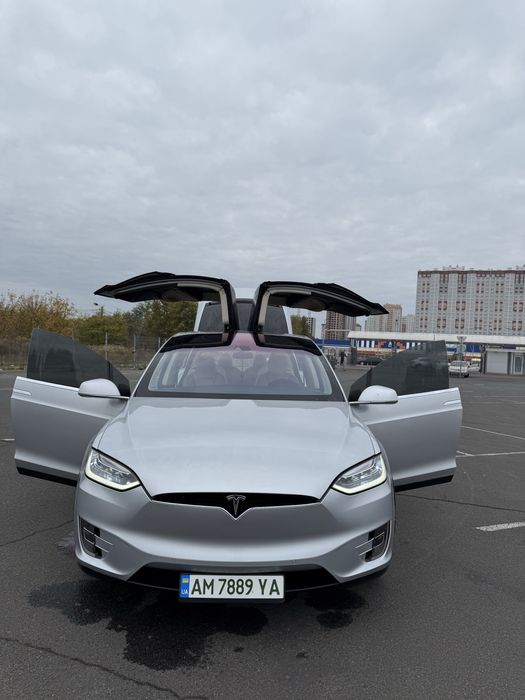 Тесла модел Х 90D максимальная комплектация 3 рядная