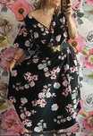 Przepiękna sukienka w kwiaty plussize 48