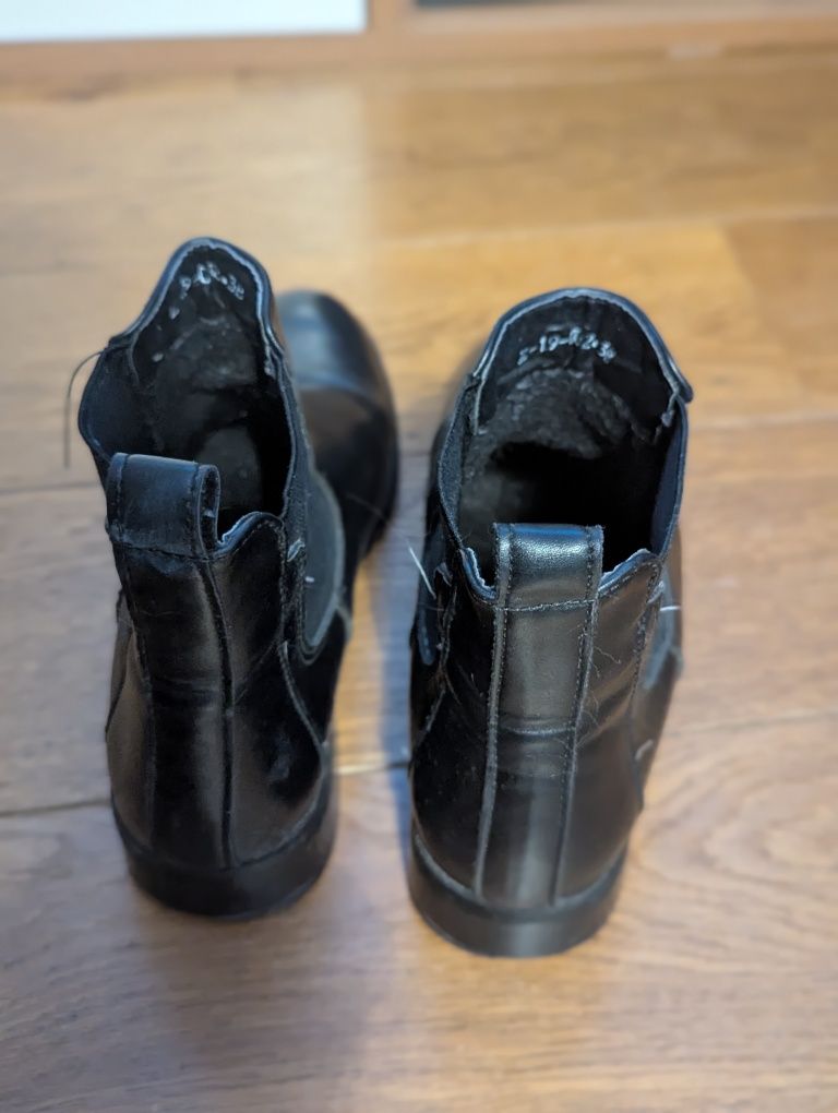 Buty eleganckie lekko ocieplane r. 38 botki