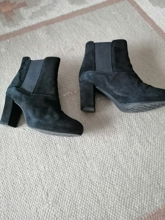 Botas pretas+dois botins pretos de camursa tam. 36