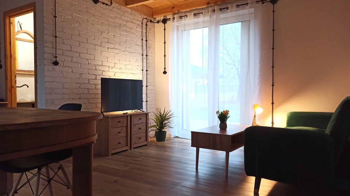 Nowy domek do 18 osób. Sauna, bania z jacuzzi. 90 km od W-wy.