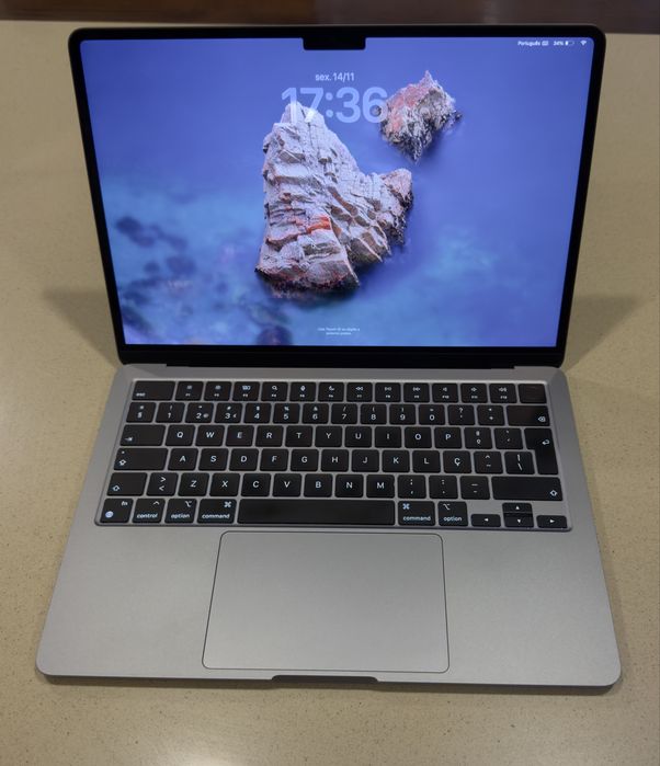 Macbook m2/8gb/256gb/como novo