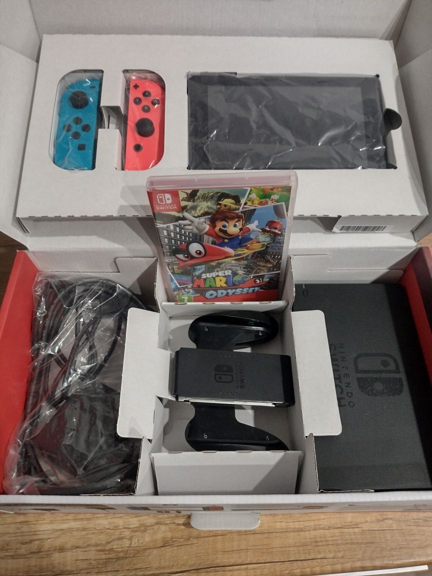 Nintendo Switch plus Gra Mario Odyssey