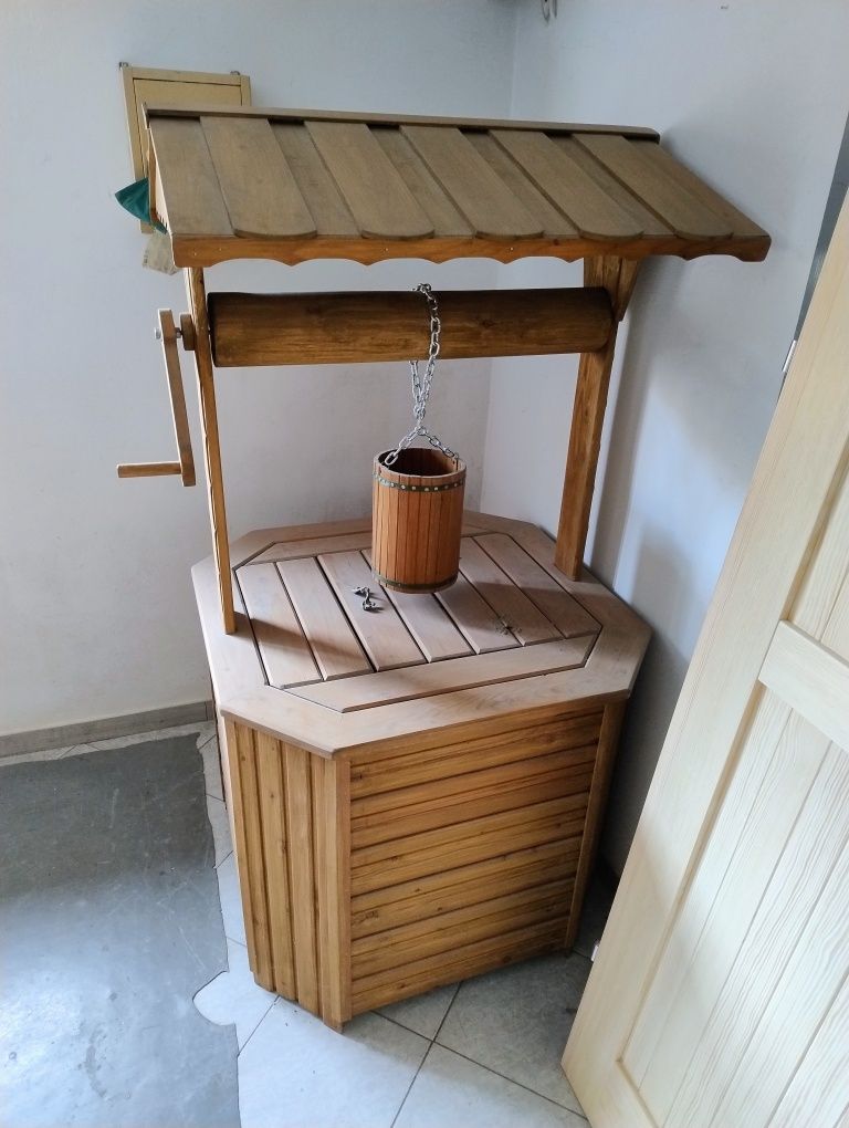 Obudowa Studni/ Studnia ozdobna ( drzewo modrzew)