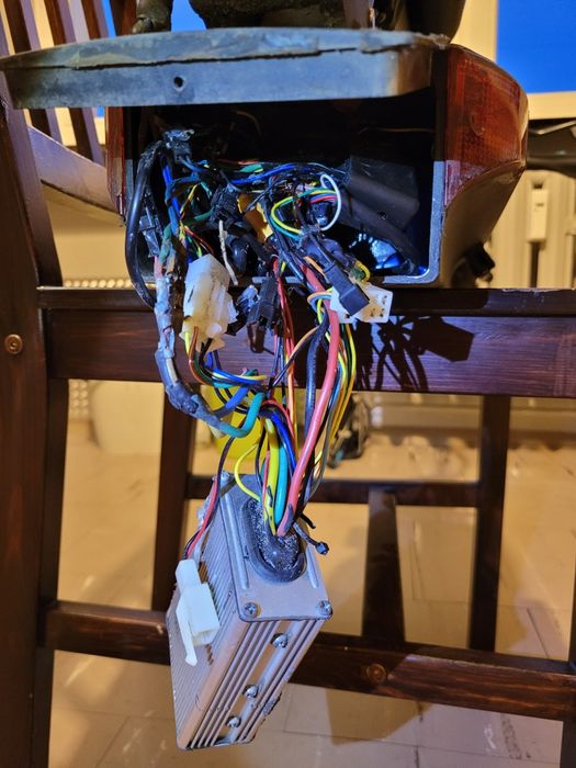 Hulajnoga elektryczna Joyor Y6S uszkodzona