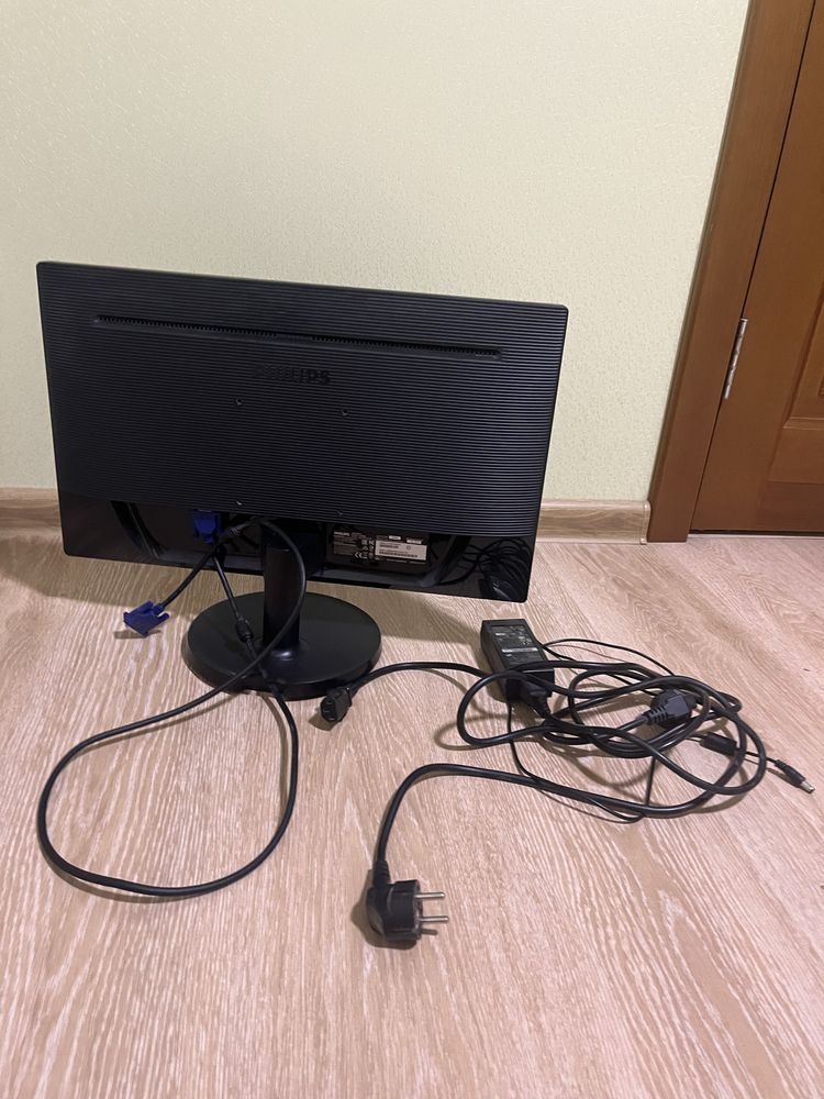 Продаю блок bravo + монітор philips + в подарунок клавіатура