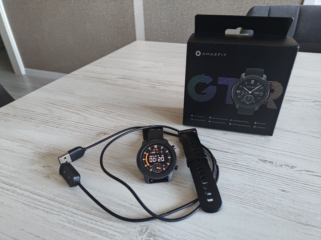 Смарт / умные часы Amazfit GTR 42 mm