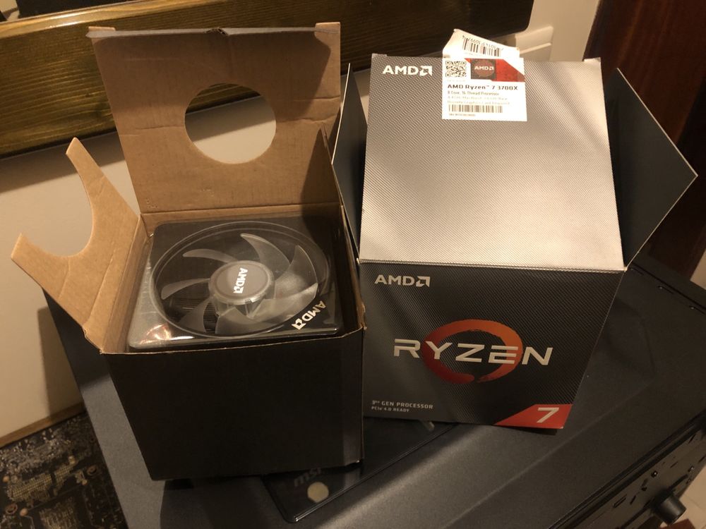 CPU AMD Ryzen 7 3700X