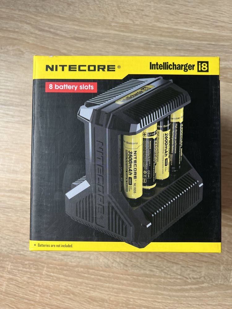 универсальное зарядное устройство Nitecore i8