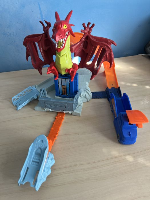 Ігровий набір Атака дракона Hot Wheels оринінал