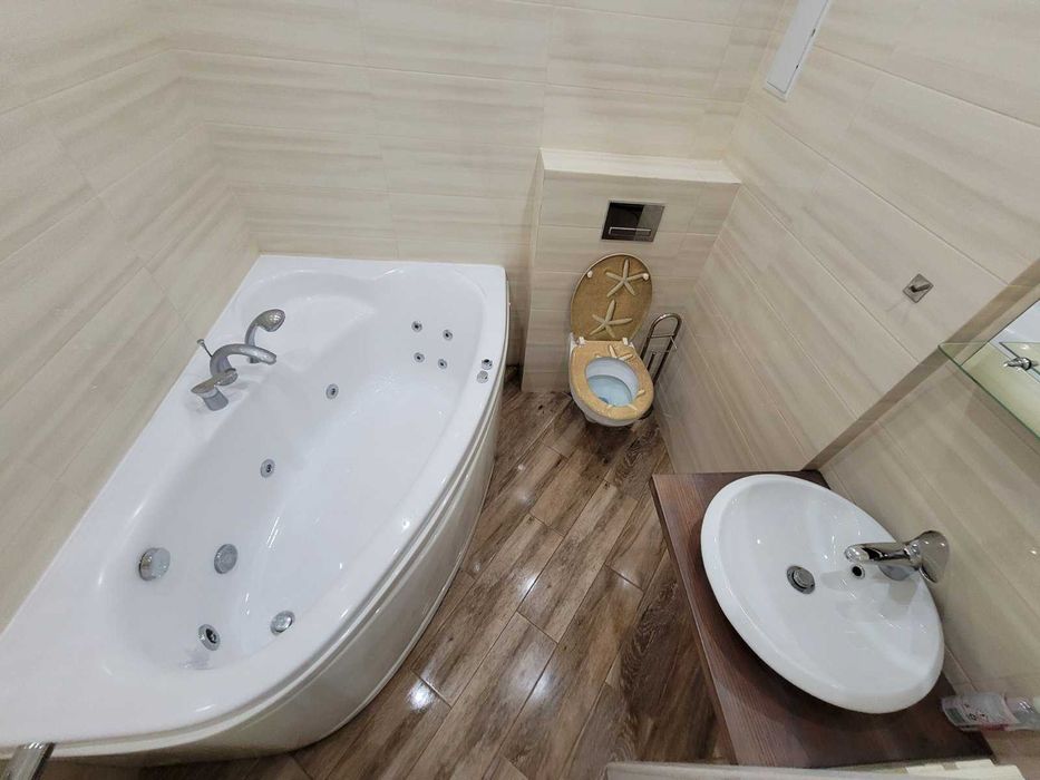 Новобуд з джакузі подобово.  Ближній центр, вул. Кн. Ольги, аквапарк