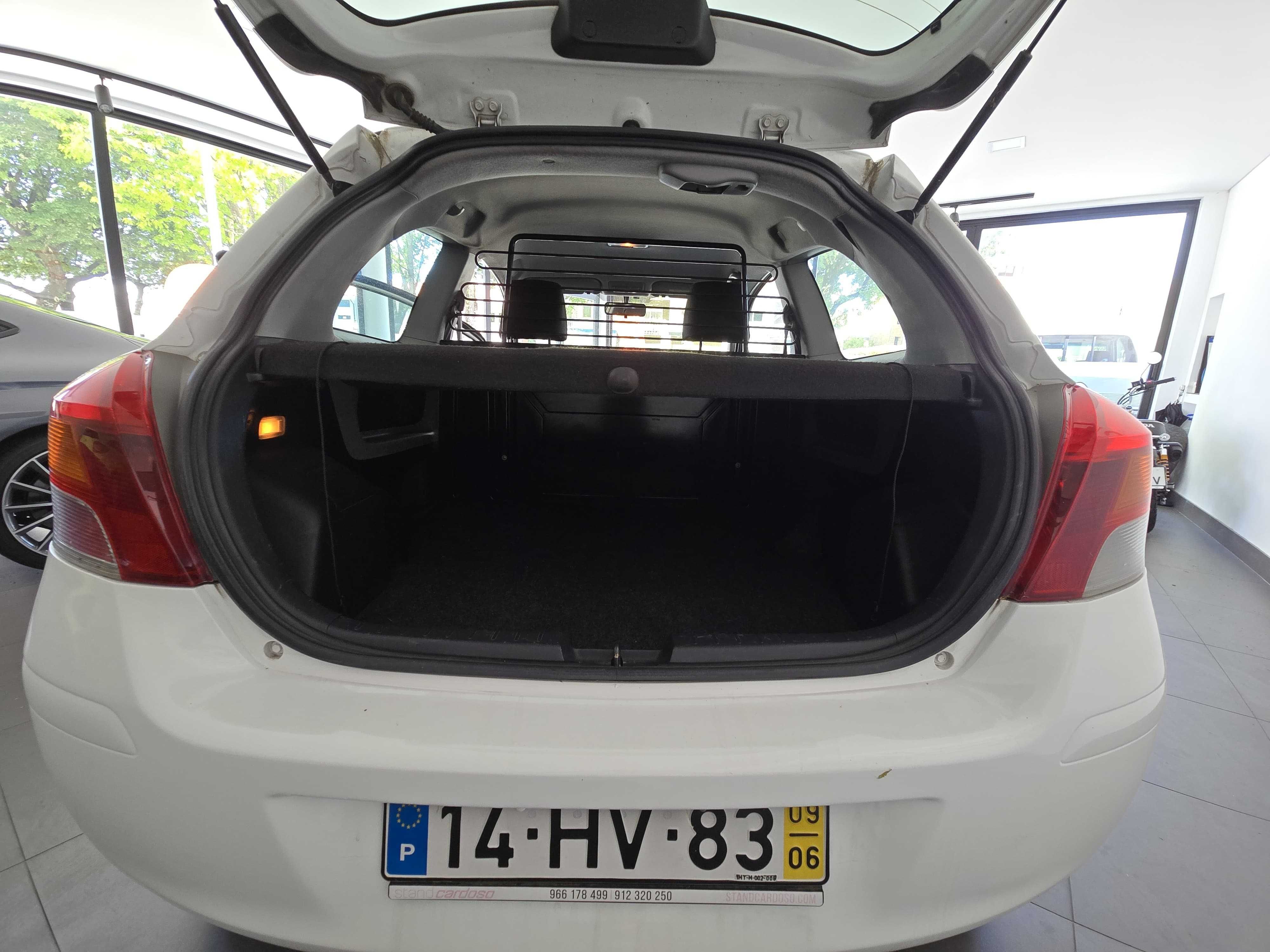 Toyota Yaris 1.4 D-4D Sol Comercial à Venda