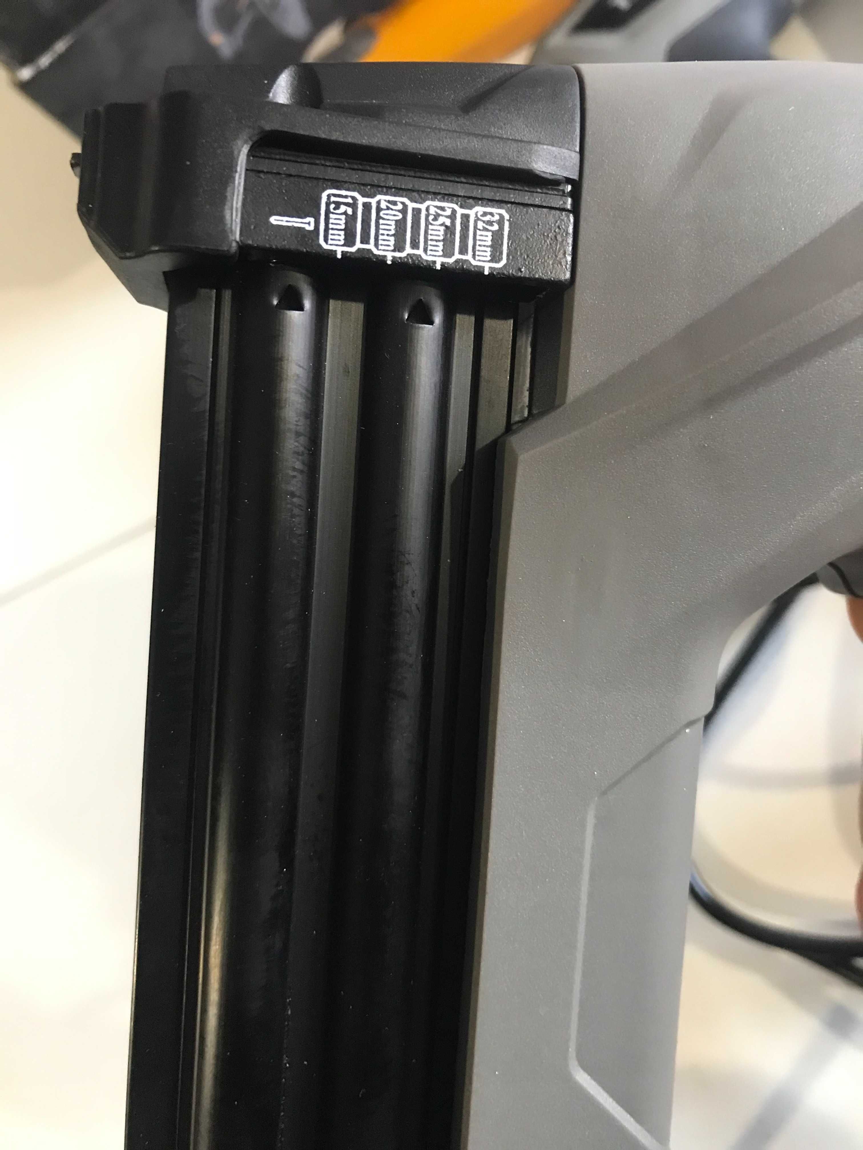 Електричний цвяхозабійник Titan TTB516NAL 25 мм з Англії