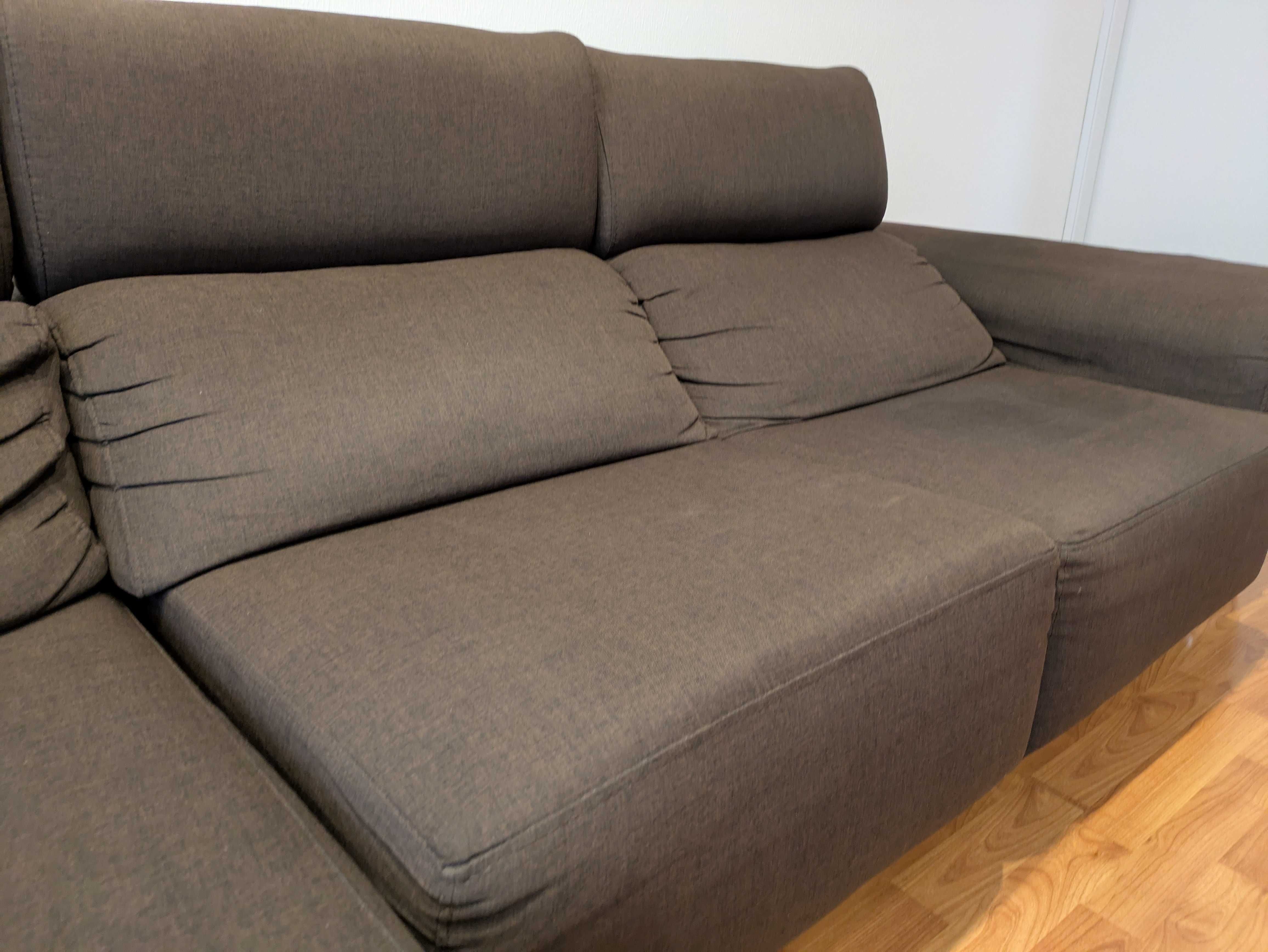 Sofá com chaise longue