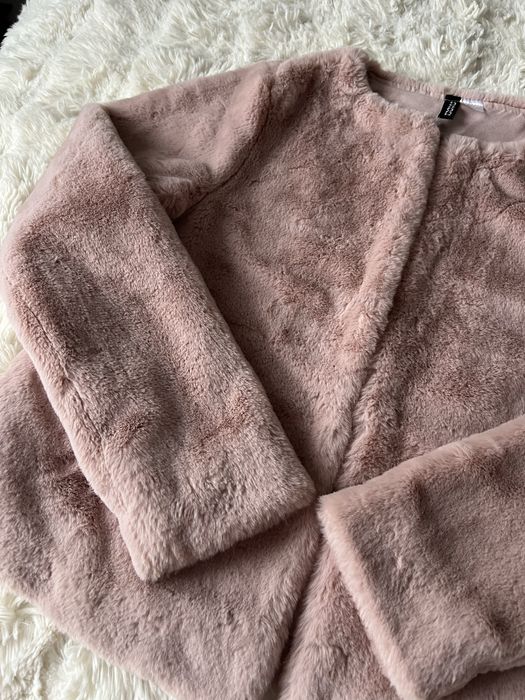 Шубка в пудровому кольорі розмір s!!